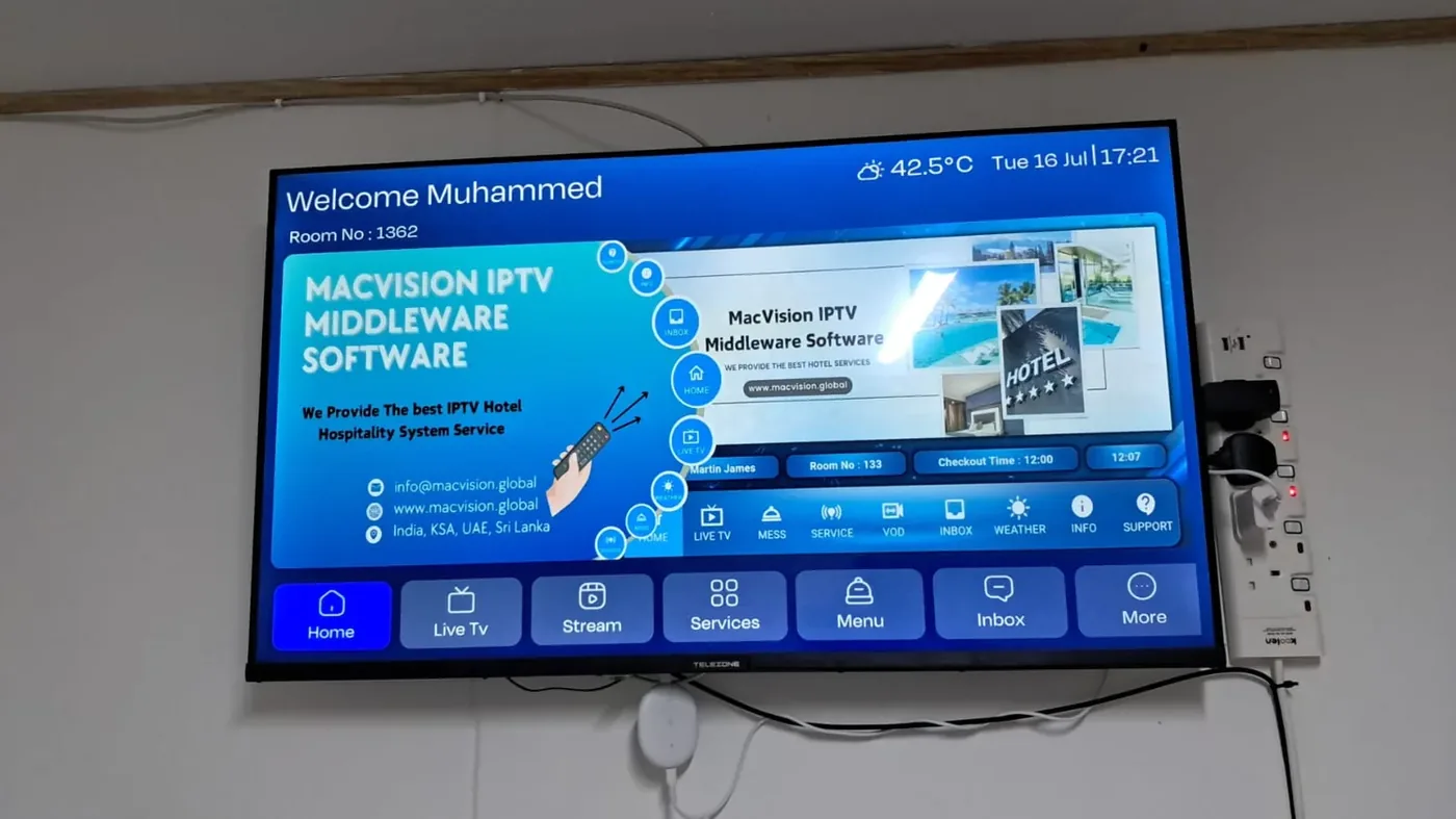 مرجع بصري لتخطيط منشآت الرياض يعرض منصة MACVISION لـIPTV داخل الغرف